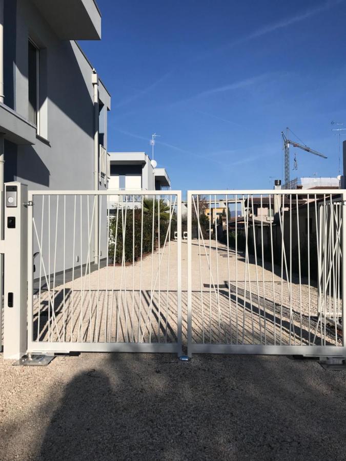 Villa Karolina Desenzano del Garda Esterno foto